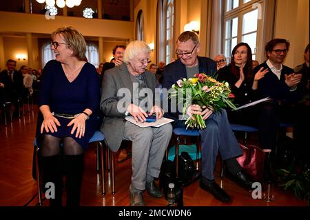 Barbara Klepsch und Andreas Reimann mit Ehemann Dieter Ramke bei der Preisverleihung des Lessing-Preises 2023 im Rathaus. Kamenz, 21.01.2023 Stock Photo