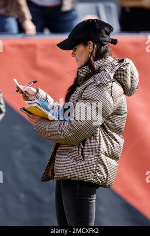 CBS Sports reporter Tracy Wolfson during an NFL football game between the  Seattle Seahawks and Green Bay Packers Sunday, Nov 14. 2021, in Green Bay,  Wis. (AP Photo/Jeffrey Phelps Stock Photo - Alamy