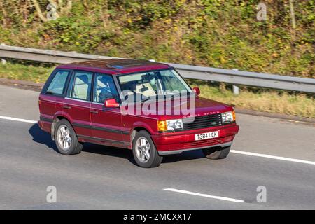 1999 90s nineties Red LAND ROVER, RANGE ROVER DSE 2497cc 4 speed Diesel automatic Stock Photo