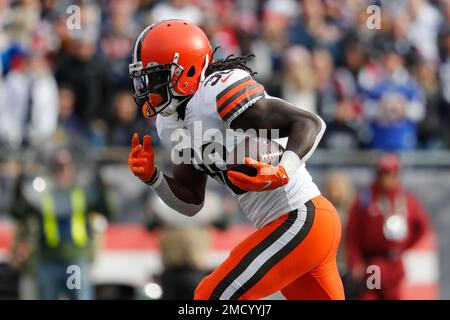 Cleveland Browns D'Ernest Johnson runs behind a block from Justin