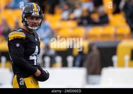 INDIANAPOLIS, IN - NOVEMBER 28: Pittsburgh Steelers long snapper Christian  Kuntz (46) during an NFL game between the Pittsburg Steelers and the  Indianapolis Colts on November 28, 2022 at Lucas Oil Stadium