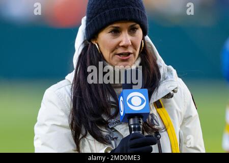 CBS reporter Tracy Wolfson reports from the sideline during an NFL football  game between the Buffalo Bills and Dallas Cowboys in Arlington, Texas,  Thursday, Nov. 28, 2019. (AP Photo/Michael Ainsworth Stock Photo 