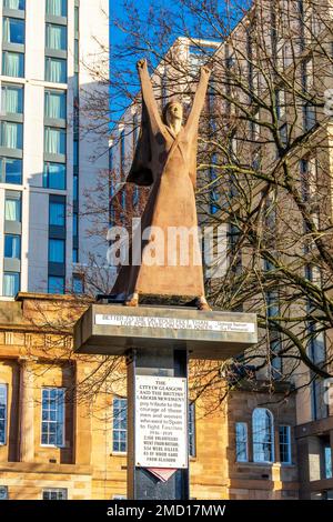 Statue on Broomielaw, near the River Clyde, as a monument to the volunteers who went from Glasgow to fight in the Spanish Civil war, 1936 - 1939. Stock Photo