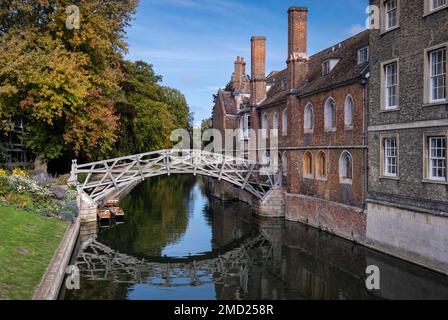 The Mathematical Bridge & River Cam in autumn, Queens College Cambridge, Cambridge University, Cambridge, Cambridgeshire, England, UK Stock Photo