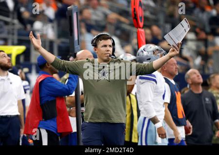 Dallas Cowboys offensive coordinator Kellen Moore reacts to a play during  an NFL football game against the Washington Commanders, Sunday, Oct. 2,  2022, in Arlington. (AP Photo/Tyler Kaufman Stock Photo - Alamy