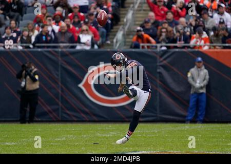 Chicago Bears kicker Cairo Santos (2) talks with Seattle Seahawks kicker  Jason Myers (5) before an NFL football game, Thursday, Aug. 18, 2022, in  Seattle. (AP Photo/Caean Couto Stock Photo - Alamy