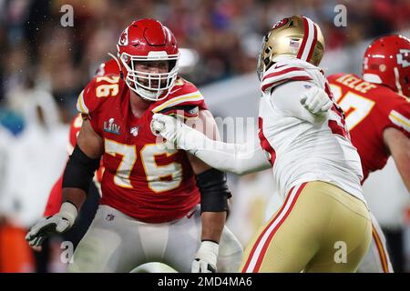 New York Jets guard Laurent Duvernay-Tardif (72) walks to the line of  scrimmage during an NFL football game against the New Orleans Saints,  Sunday, Dec. 12, 2021, in East Rutherford, N.J. (AP