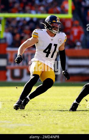 Baltimore, United States. 01st Jan, 2023. Baltimore Ravens tight end Isaiah  Likely (80) is brought down by Pittsburgh Steelers linebacker Robert  Spillane (41) during the first half at M&T Bank Stadium in