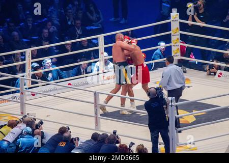 28-11-2015 Dusseldorf Germany. Tyson Fury and Wladimir Klitschko - clinch in the ring Stock Photo