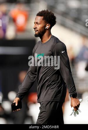 New York Jets wide receiver Braxton Berrios (10) warms up before an NFL  football game against the Cincinnati Bengals, Sunday, Sept. 25, 2022, in  East Rutherford, N.J. The Cincinnati Bengals won 27-12. (