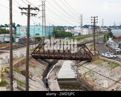 Old truss bridge spanning the River Des Peres Stock Photo