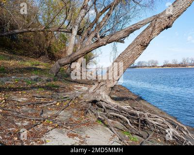 Landscape near the confluence of the Missouri and Mississippi rivers ...
