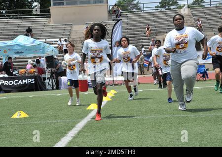 File:Jonathan Allen Commanders vs Lions SEP2022.jpg - Wikimedia Commons