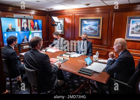 Reportage: President Joe Biden participates in a virtual call in the Ward Room with transatlantic leaders to discuss ongoing support for Ukraine, Thursday, September 8, 2022, in the West Wing of the White House Stock Photo