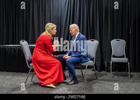 Reportage: President Joe Biden participates in a pull-aside meeting with AFL-CIO President Liz Shuler, Tuesday, June 14, 2022, at the Philadelphia Convention Center Stock Photo