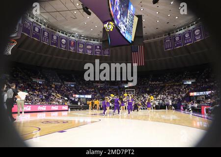 Baton Rouge, USA. 21st Jan, 2023. The LSU cheerleaders run off of the court after a timeout during a men's college basketball game at the Pete Maravich Assembly Center in Baton Rouge, Louisiana on Saturday, January 21, 2022. (Photo by Peter G. Forest/Sipa USA) Credit: Sipa USA/Alamy Live News Stock Photo