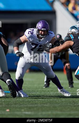 Minnesota Vikings offensive guard Ezra Cleveland (72) on the field during  the second half an NFL