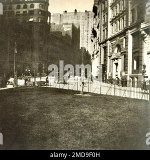 NYC about 1900, Battery Park, Manhattan, Old New York City History about 1900, Aldrich Court, Turn of the Century Stock Photo