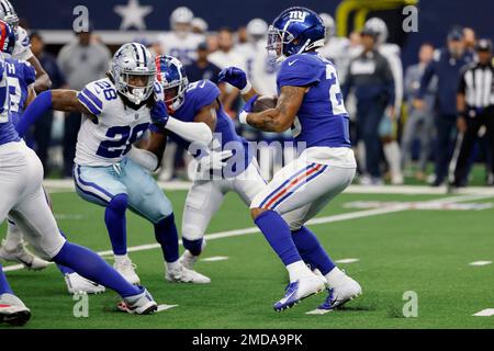 New York Giants' Saquon Barkley runs on the field before an NFL football  game against the Washington Commanders, Sunday, Dec. 4, 2022, in East  Rutherford, N.J. (AP Photo/John Minchillo Stock Photo - Alamy