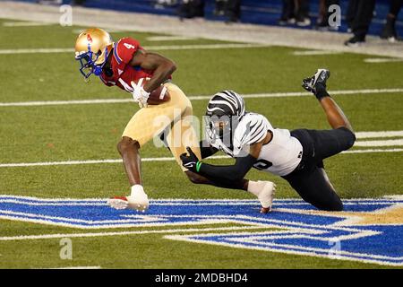 Memphis defensive back Quindell Johnson, back, breaks up a pass ...