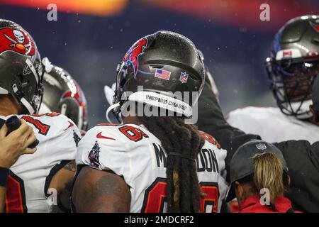 Tampa Bay Buccaneers nose tackle Steve McLendon (96) watches the Atlanta  Falcons line up during a NFL football game, Sunday, Sept.19, 2021 in Tampa,  Fla. (AP Photo/Alex Menendez Stock Photo - Alamy