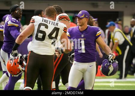 Minnesota Vikings kicker Greg Joseph (1) greets Cleveland Browns center JC  Tretter (64) at the end of an NFL football game, Sunday, Oct. 3, 2021, in  Minneapolis. The Browns won 14-7. (AP