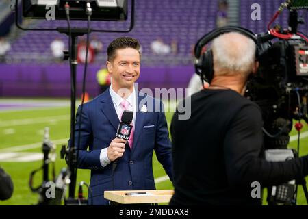 Tom Pelissero reports for the NFL Network before an NFL football game  between the Detroit Lions and Seattle Seahawks in Detroit, Sunday, Sept.  17, 2023. (AP Photo/Paul Sancya Stock Photo - Alamy