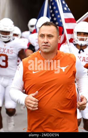 Texas Head Coach Steve Sarkisian Warms Up With His Team Before Playing ...