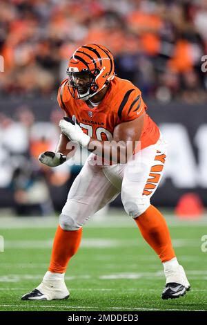 Landover, United States. 26th Aug, 2023. Cincinnati Bengals OT D'Ante Smith  (70) and DE KJ Henry (55) in position as they fight to hold each other back  during a NFL preseason game