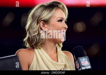 Colleen Wolfe of NFL Network on set prior to an NFL football game between  the Cincinnati Bengals and Jacksonville Jaguars, Thursday, Sept. 30, 2021,  in Cincinnati. (AP Photo/Emilee Chinn Stock Photo - Alamy