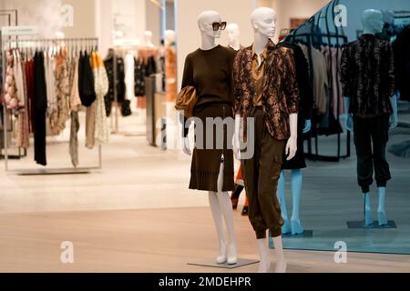 Displays are ready for customers before the opening of Saks Fifth Avenue at  the American Dream mall in East Rutherford, N.J., Wednesday, Sept. 15,  2021. (AP Photo/Seth Wenig Stock Photo - Alamy