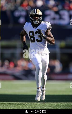 New Orleans Saints tight end Juwan Johnson (83) warms up before an