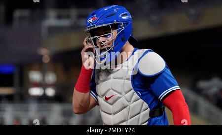 CLEVELAND, OH - May 30: Jake Bauers (10) of the Cleveland Indians takes the  throw at first base ahead of Reese McGuire (7) of the Toronto Blue Jays du  Stock Photo - Alamy