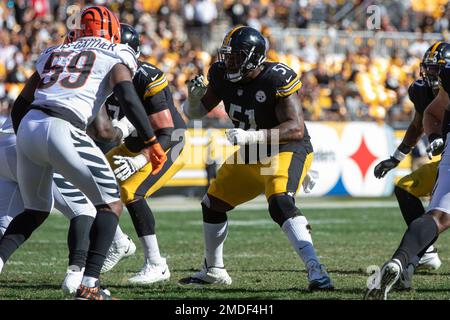 Pittsburgh Steelers guard Trai Turner (51) and Buffalo Bills