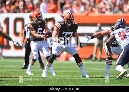 CINCINNATI, OH - DECEMBER 11: Cleveland Browns guard Wyatt Teller (77) in a  game between the Cleveland Browns and the Cincinnati Bengals on December  11, 2022, at Paycor Stadium in Cincinnati, OH. (