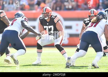 CINCINNATI, OH - DECEMBER 11: Cleveland Browns guard Wyatt Teller (77) in a  game between the Cleveland Browns and the Cincinnati Bengals on December  11, 2022, at Paycor Stadium in Cincinnati, OH. (