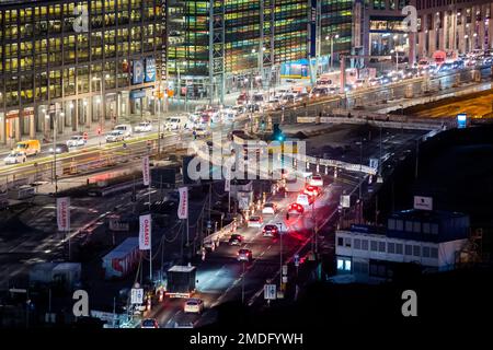 Berlin, Germany. 23rd Jan, 2023. Morning car traffic snakes through the construction site on Molkenmarkt. Credit: Christoph Soeder/dpa/Alamy Live News Stock Photo