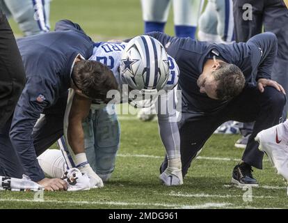 January 8, 2023 : Dallas Cowboys running back Ezekiel Elliott (21) runs the  ball during the game against the Washington Commanders in Landover, MD.  Photographer: Cory Royster (Credit Image: Â© Cory Royster/Cal