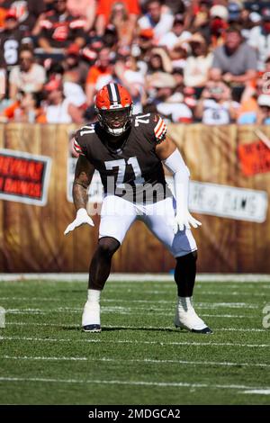 Cleveland Browns offensive linemen Jedrick Wills Jr. (71) stands before  participating in a drill during an NFL football practice in Berea, Ohio,  Wednesday, Aug. 4, 2021. (AP Photo/David Dermer Stock Photo - Alamy