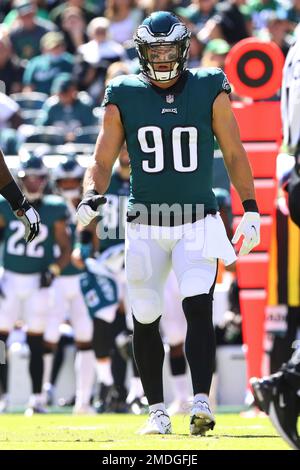 Philadelphia Eagles defensive end Ryan Kerrigan (90) warming up on