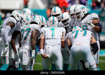 Green Bay Packers players huddle up during an NFL football game against the  Washington Commanders, Sunday, October 23, 2022 in Landover. (AP  Photo/Daniel Kucin Jr Stock Photo - Alamy