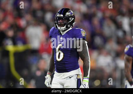 Baltimore Ravens linebacker Patrick Queen (6) walks back to the line of  scrimmage during a NFL football game against the Tampa Bay  Buccaneers,Thursday, Oct. 27, 2022 in Tampa, Fla. (AP Photo/Alex Menendez