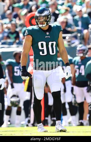 Philadelphia Eagles defensive end Ryan Kerrigan (90) warming up on