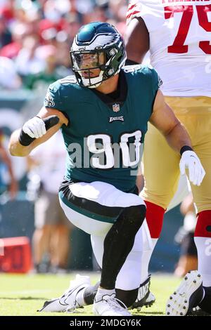 Philadelphia Eagles defensive end Ryan Kerrigan (90) warming up on