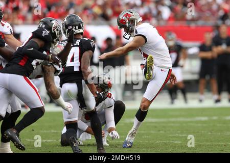 Bucs' Bradley Pinion, Ryan Succop say quick prayers before field goals