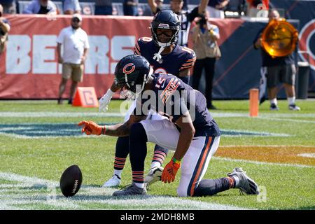 Chicago, United States. 19th Sep, 2021. Chicago Bears wide receiver Allen  Robinson (12) makes a first quarter touchdown catch over Cincinnati Bengals  cornerback Chidobe Awuzie (22) at Soldier Field in Chicago on