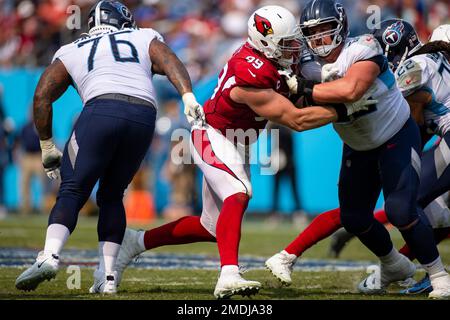 Tennessee Titans center Ben Jones (60) runs onto the field before