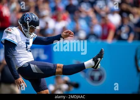 Tennessee Titans punter Brett Kern (6) warms up before a preseason NFL  football game against the Tampa Bay Buccaneers, Saturday, Aug. 21, 2021, in  Tampa, Fla. (AP Photo/Phelan M. Ebenhack Stock Photo - Alamy