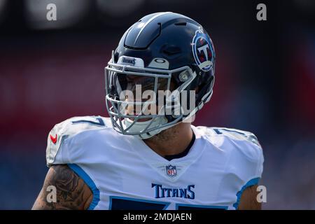 Tennessee Titans offensive tackle Taylor Lewan (77) warms up before an NFL  divisional playoff football game against the Cincinnati Bengals, Saturday,  Jan. 22, 2022, in Nashville, Tenn. (AP Photo/Brett Carlsen Stock Photo -  Alamy