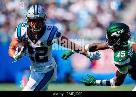 East Rutherford, New Jersey, USA. 2nd Jan, 2022. Tampa Bay Buccaneers tight  end ROB GRONKOWSKI (87) fends off the tackle of New York Jets outside  linebacker HAMSAH NASIRILDEEN (45) at MetLife Stadium